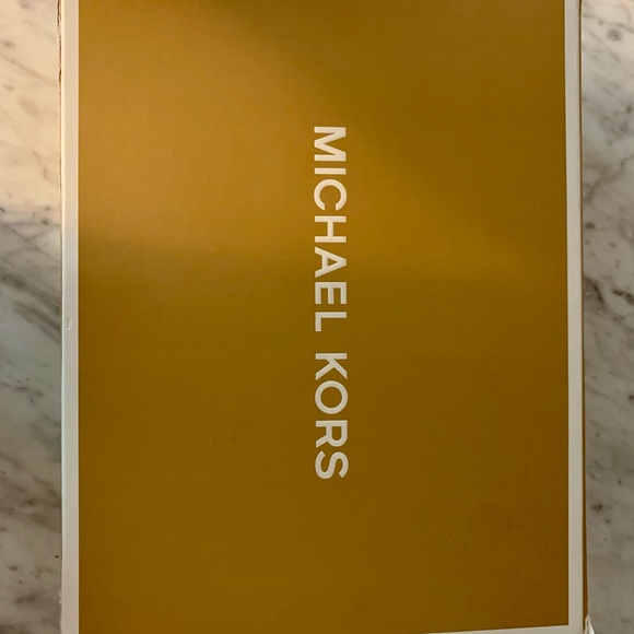 Mint -LIKE NEW- Michael Kors Medium CeCe Bag - Picture 11 of 15